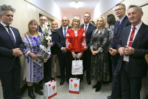 Prezydent Kielc Bogdan Wenta i pozostali goście uroczystego otwarcia Domu Polsko Ukraińskiego