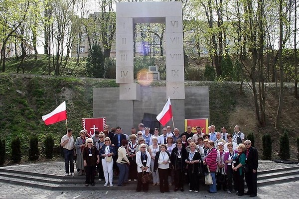 Kielecki Uniwersytet Trzeciego Wieku wyjeżdża do Lwowa.jpg