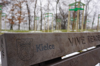Ekologiczne ławeczki w Parku Kielczan