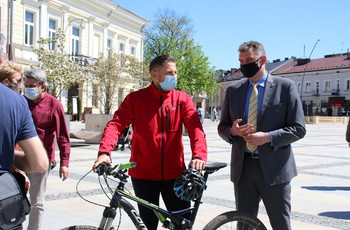 Książki ruszyły w podróż po Kielcach