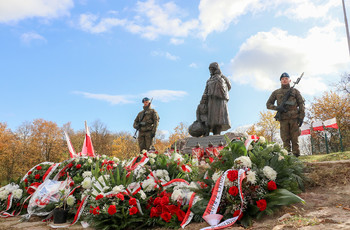 Odsłonięto pomnik Matki Polki Sybiraczki