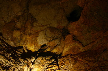 Niezwykły świat jaskiń na obrazach Lucji Radwan. 
