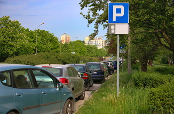 Zaplanowano zamiatanie ul. Bohaterów Warszawy. Będzie zakaz parkowania