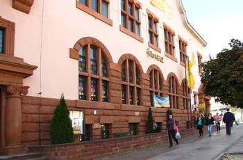 Ul. Sienkiewicza - zabytkowy budynek dawnego Towarzystwa Wzajemnego Kredytu