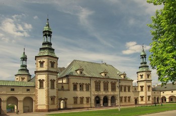 Pałac Biskupów Krakowskich oraz Plac Zamkowy