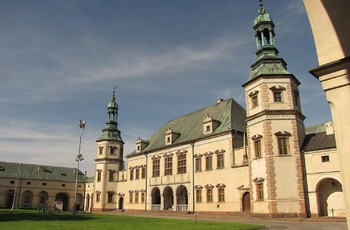 Pałac Biskupów Krakowskich oraz Plac Zamkowy