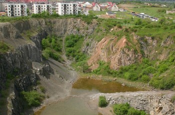 Rezerwat Ślichowice - widok na zachodnią część kamieniołomu