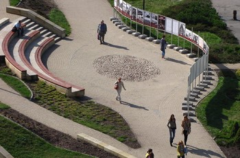 Ciągi spacerowe przy Placu Artystów